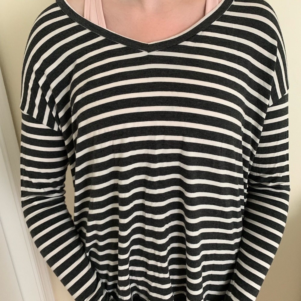 American Eagle Outfitters Long Sleeve T-Shirt